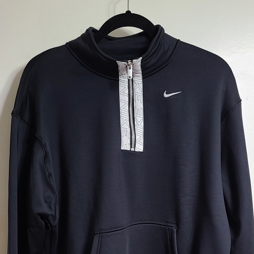 Nike Women's Therma 1/2 Zip Graphic Training